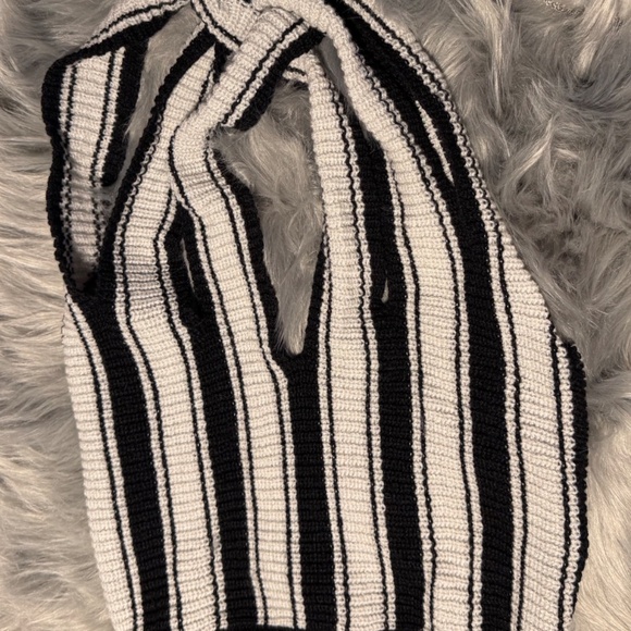 Top - Picture 2 of 4